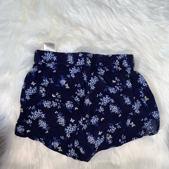 Divided and H&M flowery shorts - Picture 4 of 13